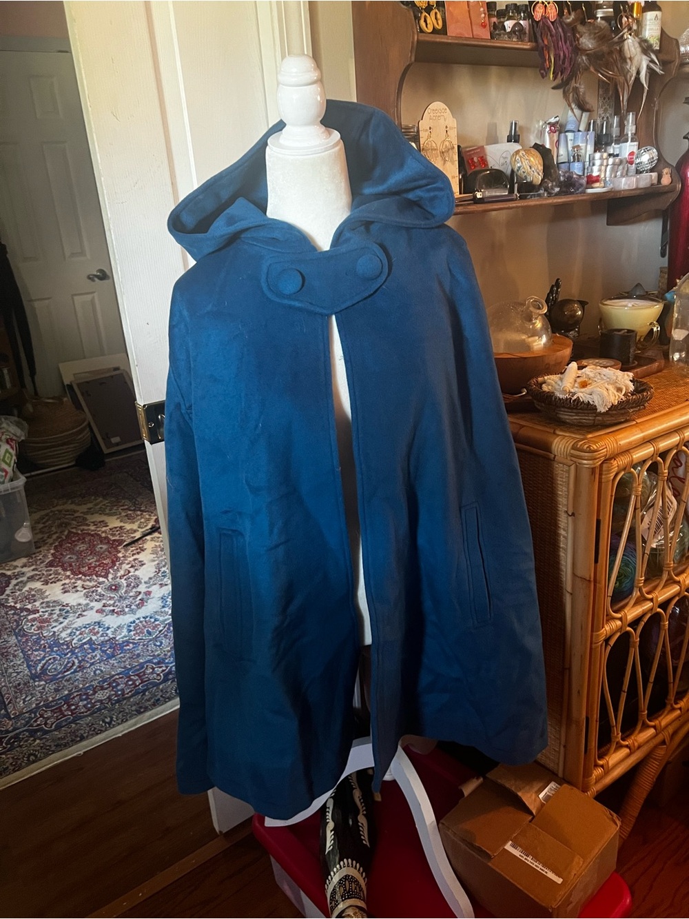 HOODED CASHMERE CAPE - fully lined - Picture 8 of 13